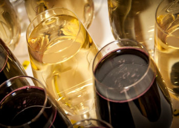 Concurso premeia melhor vinho verde de Arouca e vinho de produtor durante a Feira das Colheitas