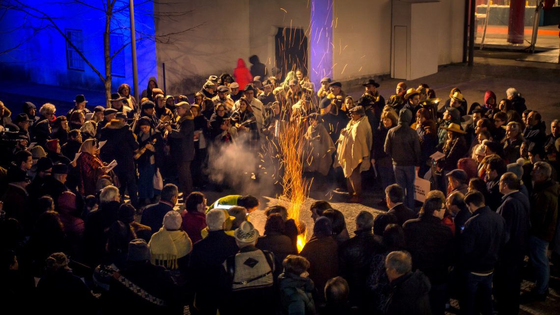Noite de Reis nas ruas da vila, a 4 de janeiro