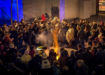 Noite de Reis nas ruas da vila, a 4 de janeiro