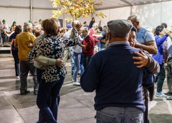“Há baile na aldeia” especial Carnaval