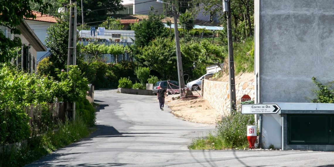 Lançado concurso público para empreitada de beneficiação da estrada de Forno Telheiro à Igreja, em Urrô