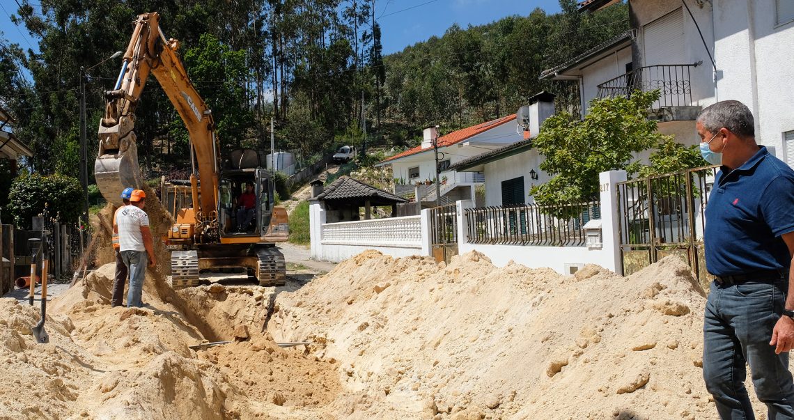 Em curso as obras de alargamento da rede de saneamento em Mansores