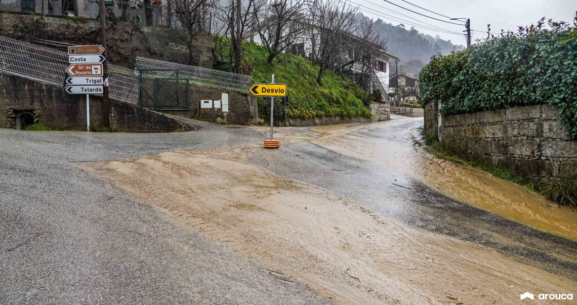 Obras de alargamento da rede de saneamento em Urrô e Rossas em fase de conclusão