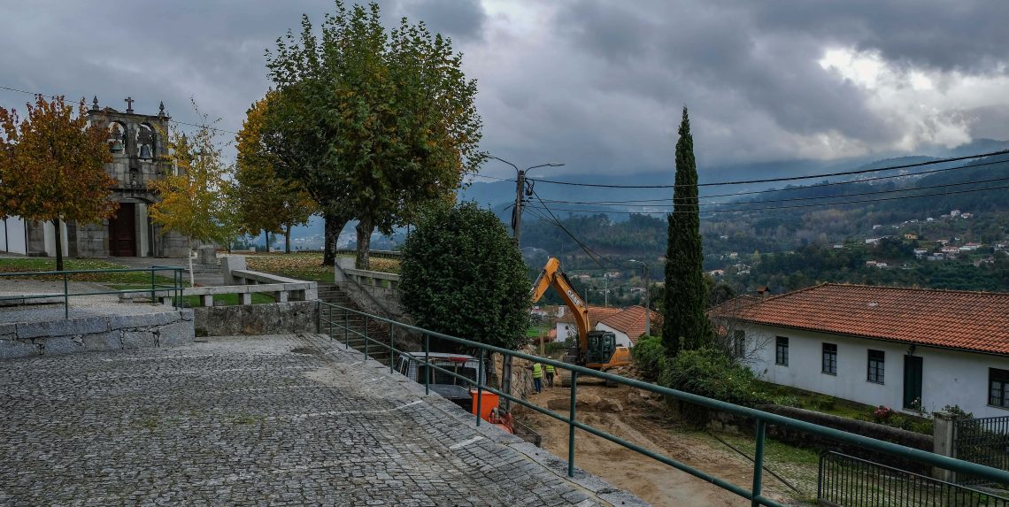 Trânsito cortado na rua de S. Miguel em Urrô