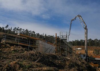 Executivo Municipal visita obras de ligação do Parque de Negócios de Escariz à A32