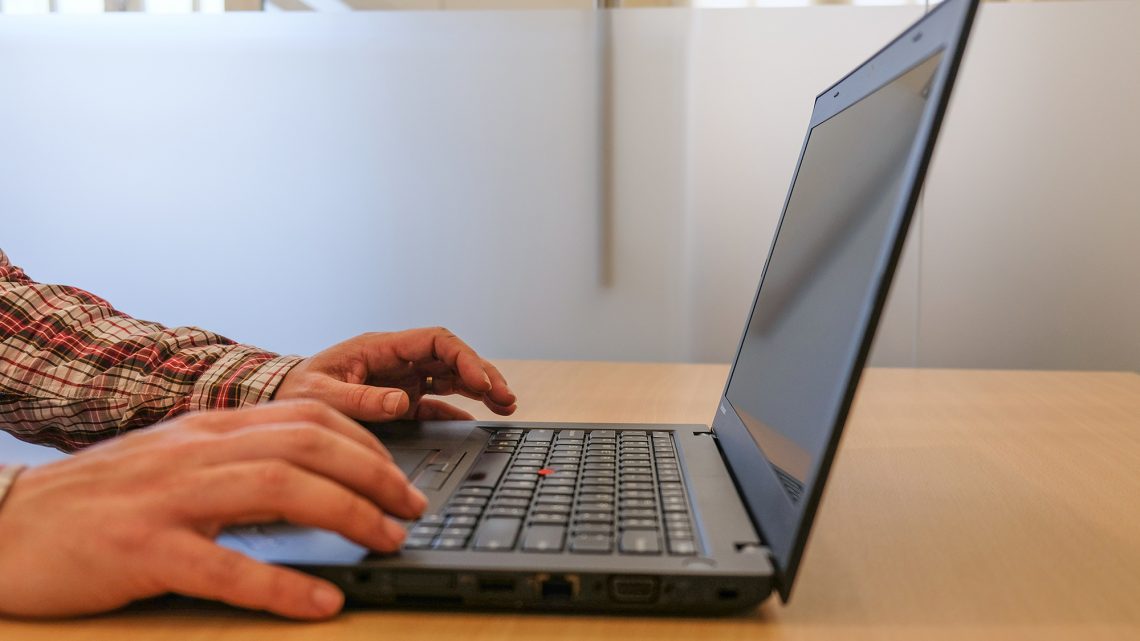 COVID-19 | Câmara reforça cedência de computadores com acesso à Internet aos agrupamentos escolares