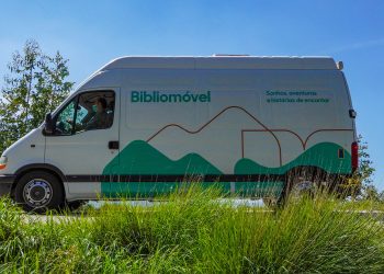 Bibliomóvel: há 20 anos a levar histórias de encantar aos leitores de palmo e meio
