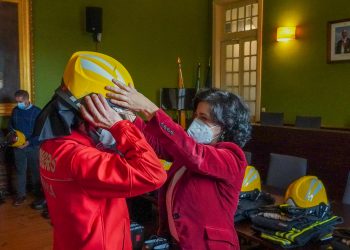 Câmara entrega equipamentos de proteção individual aos Bombeiros de Arouca
