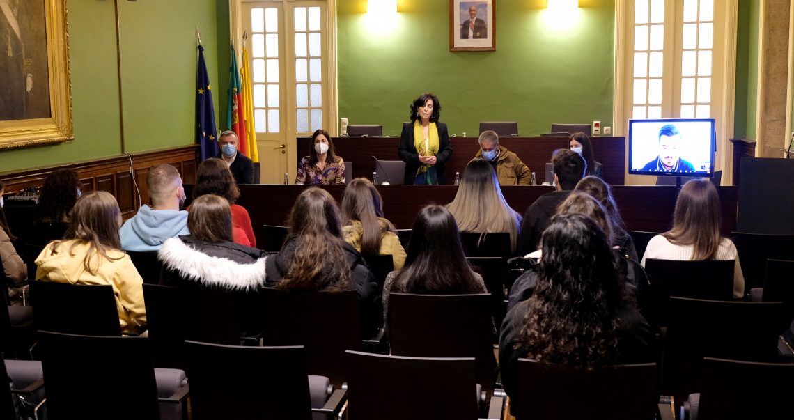 Município investe 25 mil euros em bolsas para jovens arouquenses