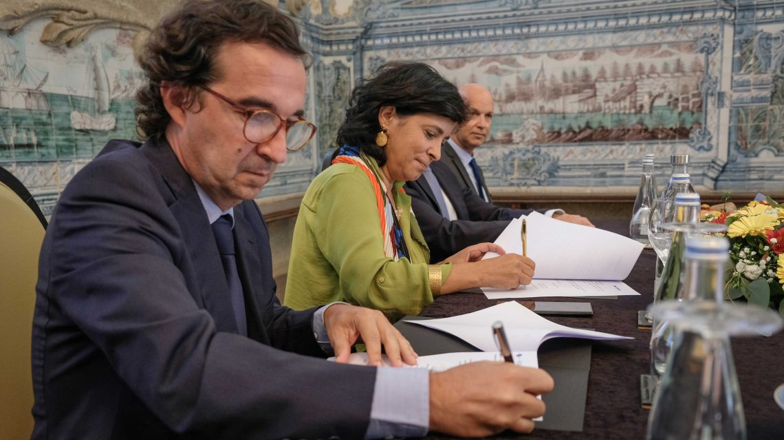 Assinado protocolo para edição de documentação do Mosteiro de Arouca relativa ao período medieval