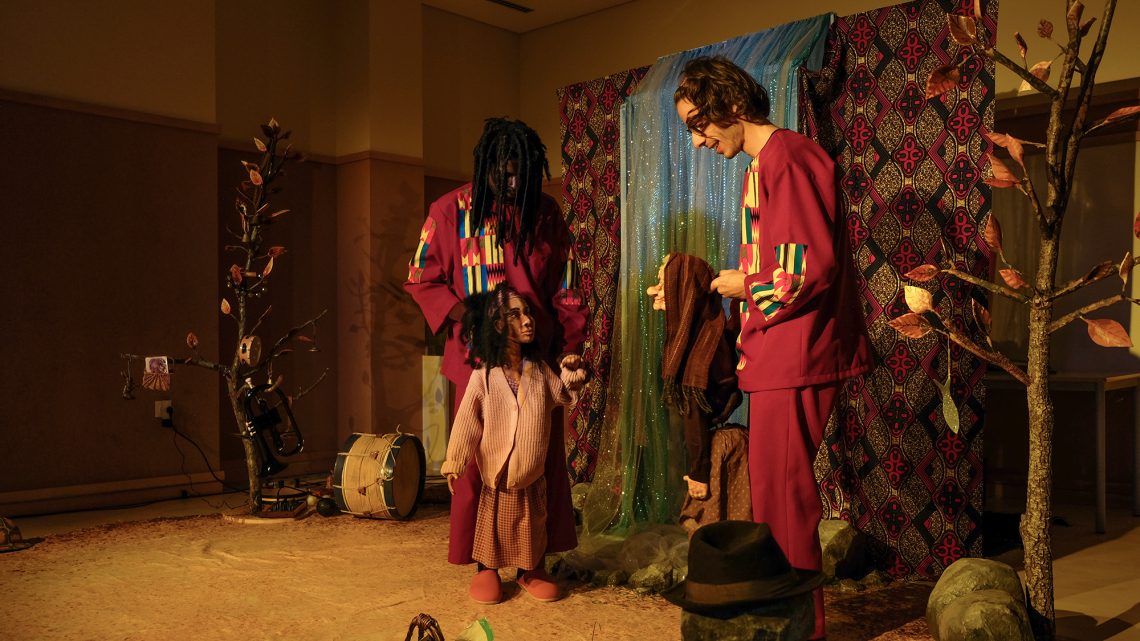 Município leva teatro às escolas e transforma salas de aula em espaços vivos