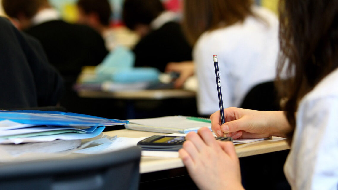 Abertas as candidaturas a bolsas de estudo para alunos do ensino superior