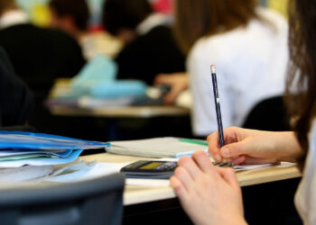 Abertas as candidaturas a bolsas de estudo para alunos do ensino superior