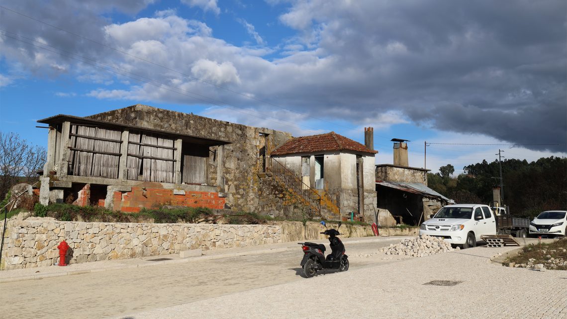 Reconstrução e alteração de dois edifícios de habitação coletiva na Quinta do Cerrado