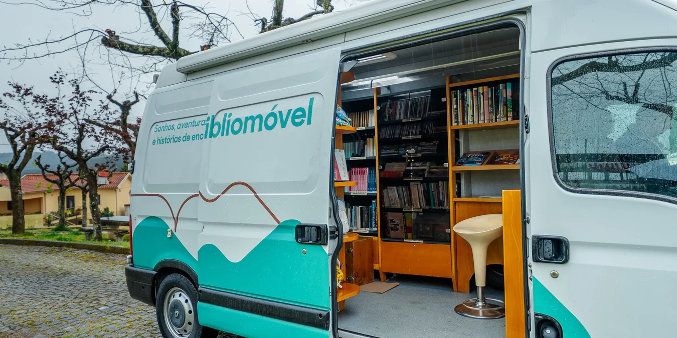 Biblioteca Itinerante: Bibliomóvel e Bibliomala